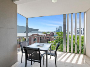 Artsy Destination Compact & Cosy 2 BR Apart at Valley